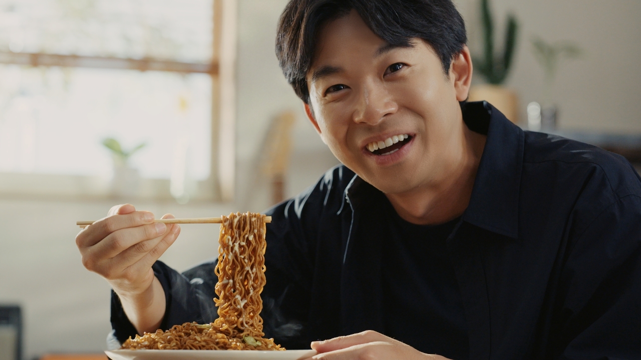 明星一平ちゃん夜店の焼そば, 仲野太賀, マヨ格子がけでうまさ絡まる！, 焼そばには、このからしマヨがないと！, 一平ちゃん夜店の焼そばCM ,マヨ格子がけの男 篇15秒
